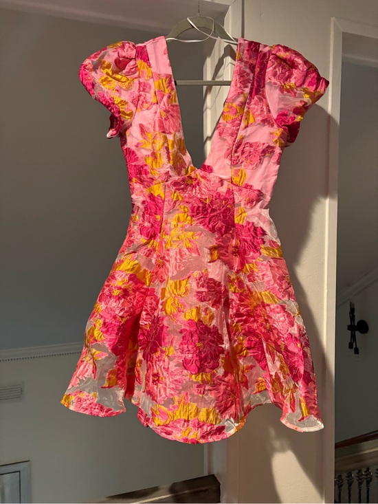 Dresses & Skirts - Showpo Brailey Jacquard Mini Dress Size 4